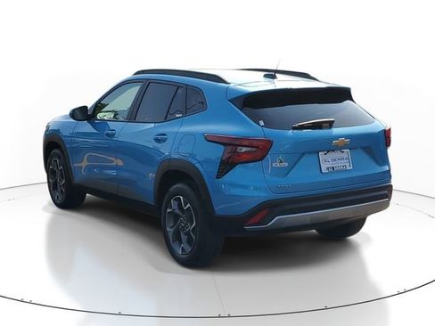 Certified 2025 Chevrolet Trax LT w/ Driver Confidence Package FWD image 3