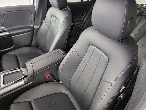 Certified 2025 Mercedes-Benz GLA 250 image 11