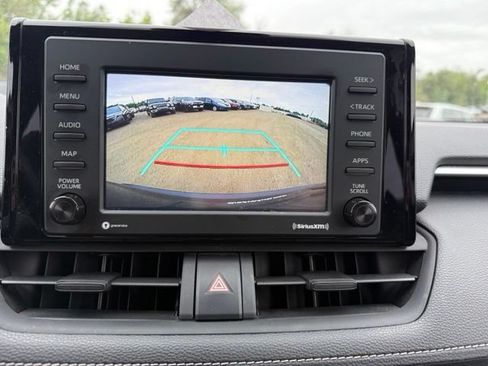 Used 2020 Toyota RAV4 LE AWD/4WD image 14