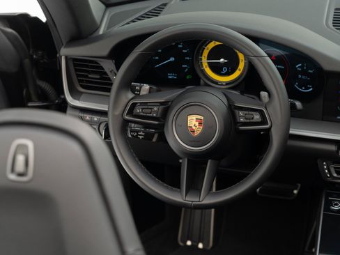 Certified 2022 Porsche 911 Carrera image 29