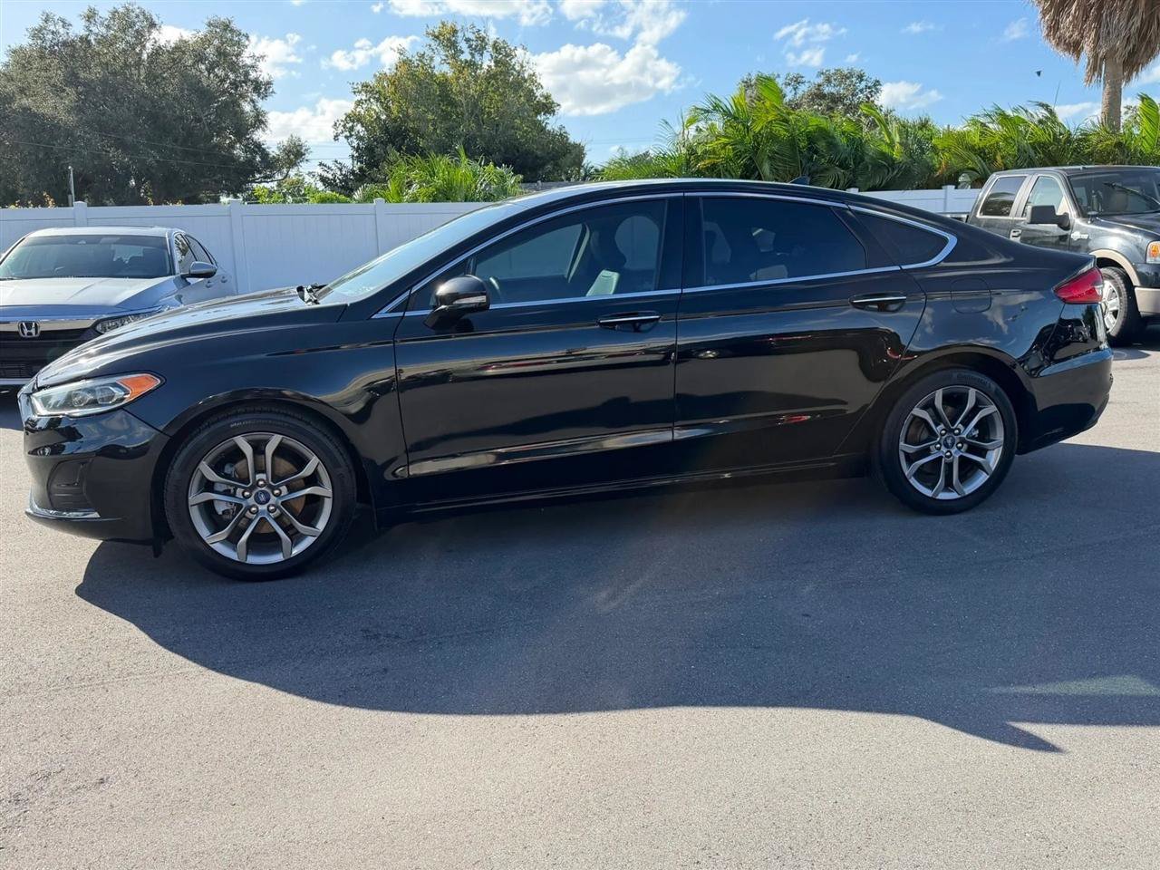 Used 2019 Ford Fusion SEL FWD image 14