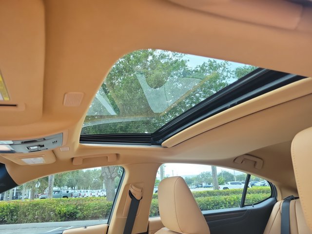Used 2024 Lexus ES 350 w/ Premium Package FWD image 24
