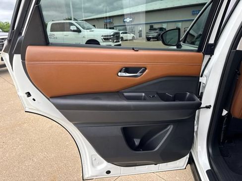 Used 2023 Nissan Pathfinder Platinum AWD/4WD image 20