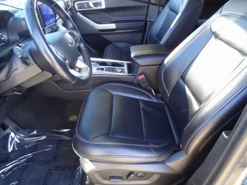 Certified 2022 Ford Explorer XLT w/ Equipment Group 202A image 6