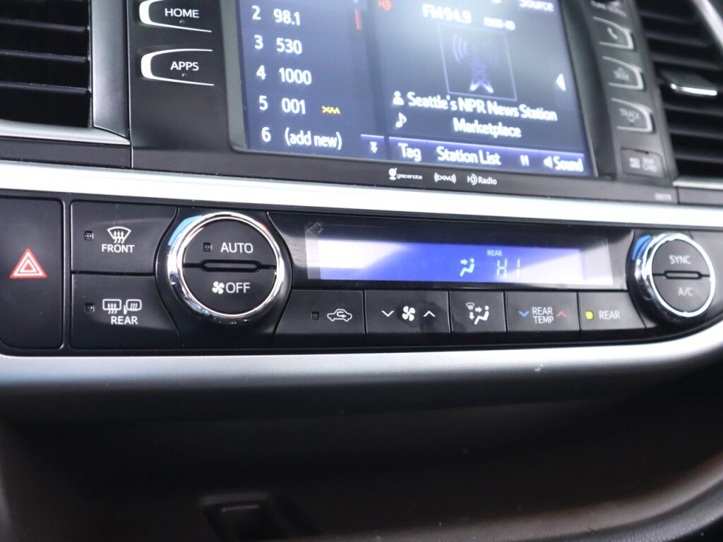 Used 2017 Toyota Highlander XLE AWD/4WD image 21