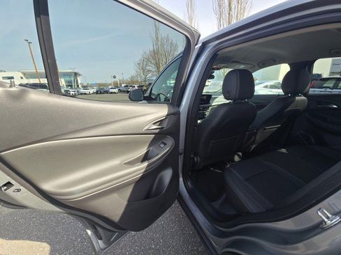 Used 2025 Buick Encore GX Preferred AWD/4WD image 19