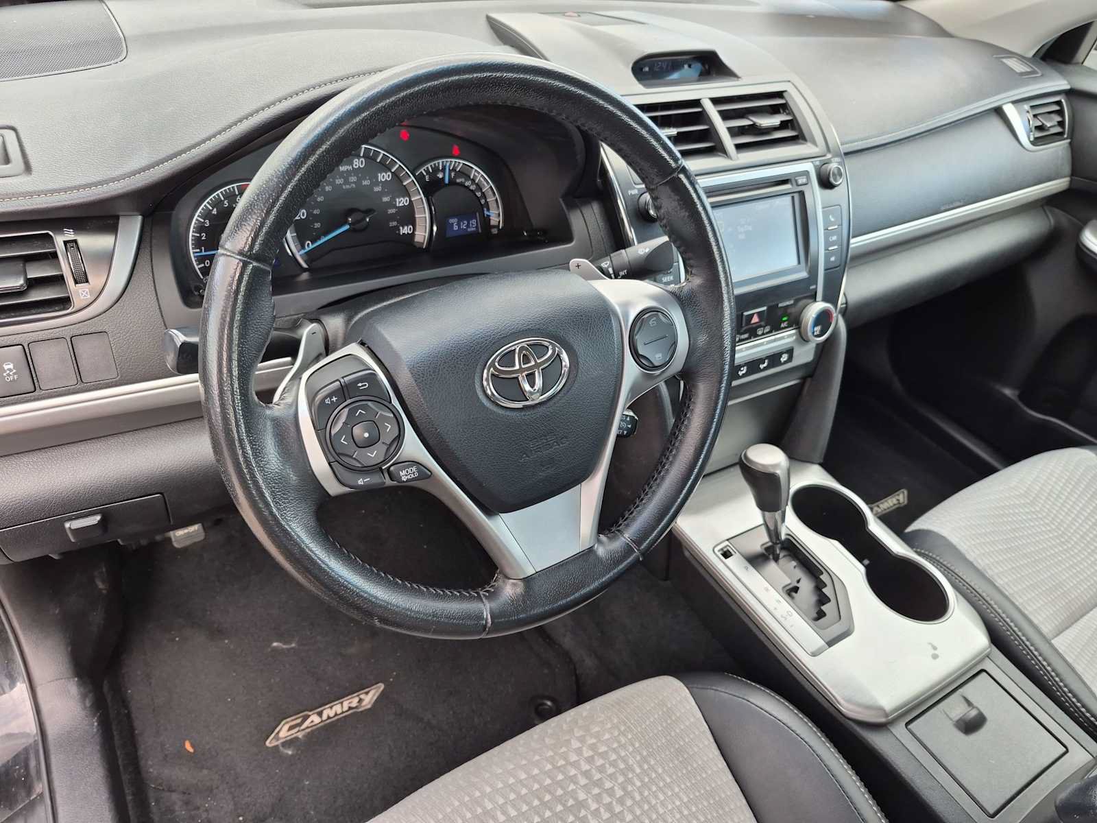 Used 2012 Toyota Camry SE FWD image 2