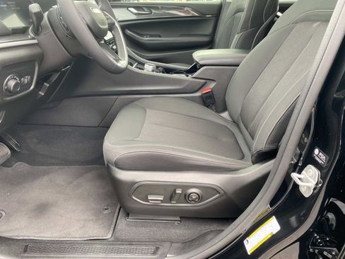 Certified 2023 Jeep Grand Cherokee Laredo w/ Luxury Tech Group I image 22