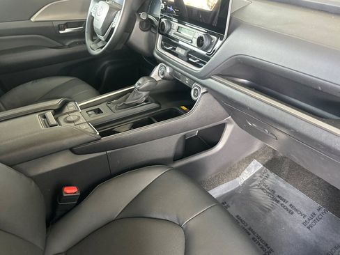 Certified 2025 Toyota Grand Highlander FWD image 21