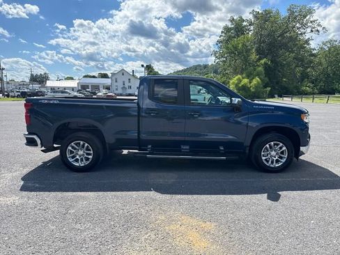 Used 2023 Chevrolet Silverado 1500 LT AWD/4WD image 7