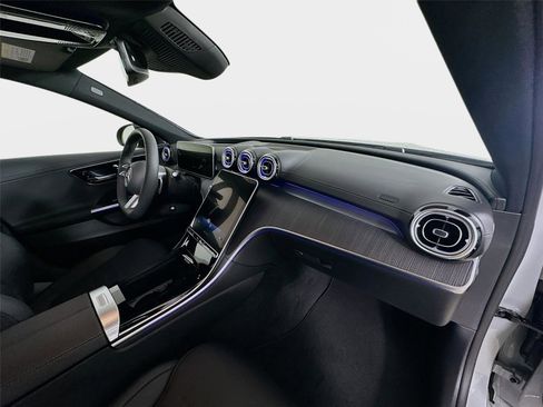 Used 2025 Mercedes-Benz C 300 4MATIC Sedan image 38