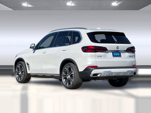 Used 2026 BMW X5 xDrive40i AWD/4WD image 3