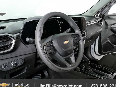 Used 2025 Chevrolet TrailBlazer LT image 4