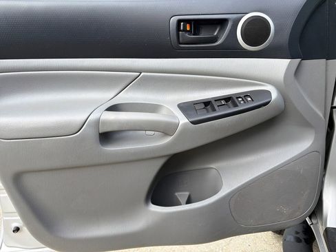 Used 2013 Toyota Tacoma PreRunner image 10