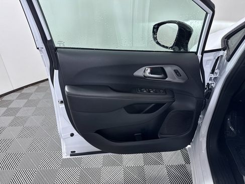 New 2026 Chrysler Pacifica Select w/ S Appearance Package AWD/4WD image 29