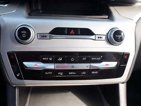 Used 2022 Ford Explorer XLT w/ Equipment Group 202A image 30