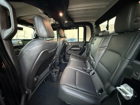 Used 2025 Jeep Gladiator Sport AWD/4WD image 21