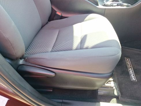 Used 2019 Toyota Highlander LE image 33