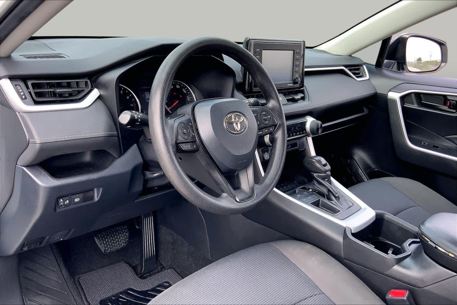 Used 2022 Toyota RAV4 LE FWD image 17