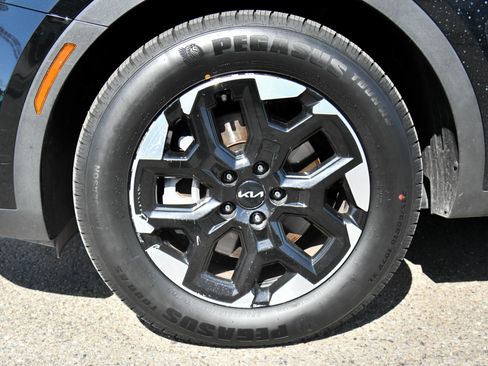 Used 2024 Kia Sorento S FWD image 12