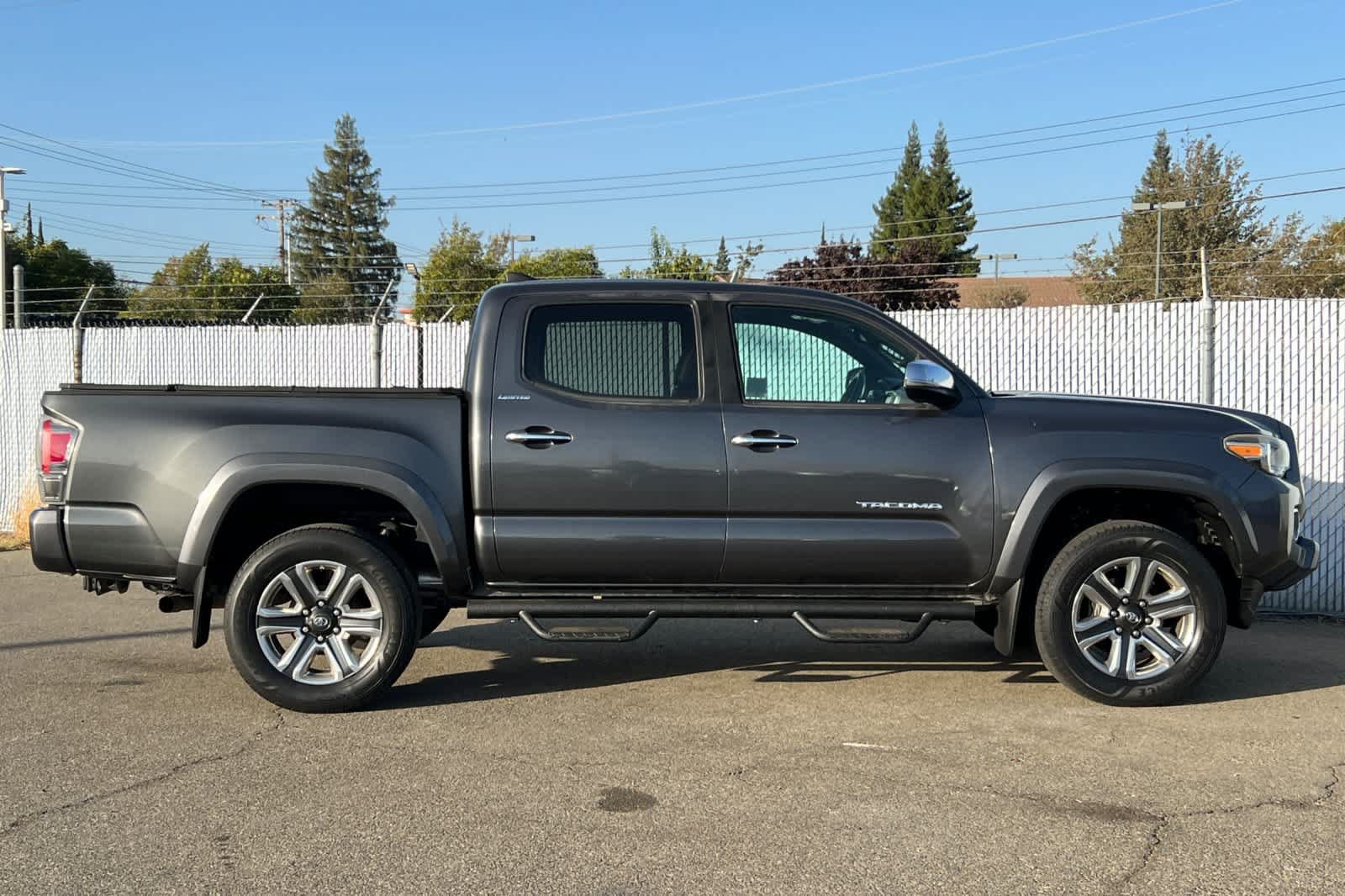 Used 2016 Toyota Tacoma Limited w/ Towing Package RWD image 6