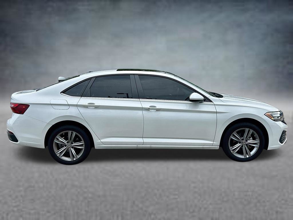Certified 2024 Volkswagen Jetta SE FWD image 4