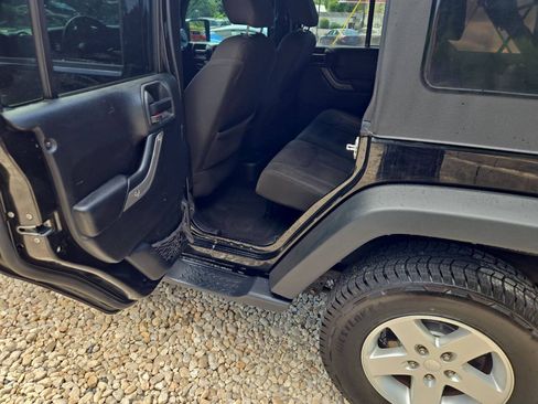 Used 2015 Jeep Wrangler Unlimited Sport w/ Quick Order Package 24S AWD/4WD image 14