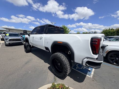 Used 2024 GMC Sierra 2500 AT4 w/ AT4 Preferred Package AWD/4WD image 7