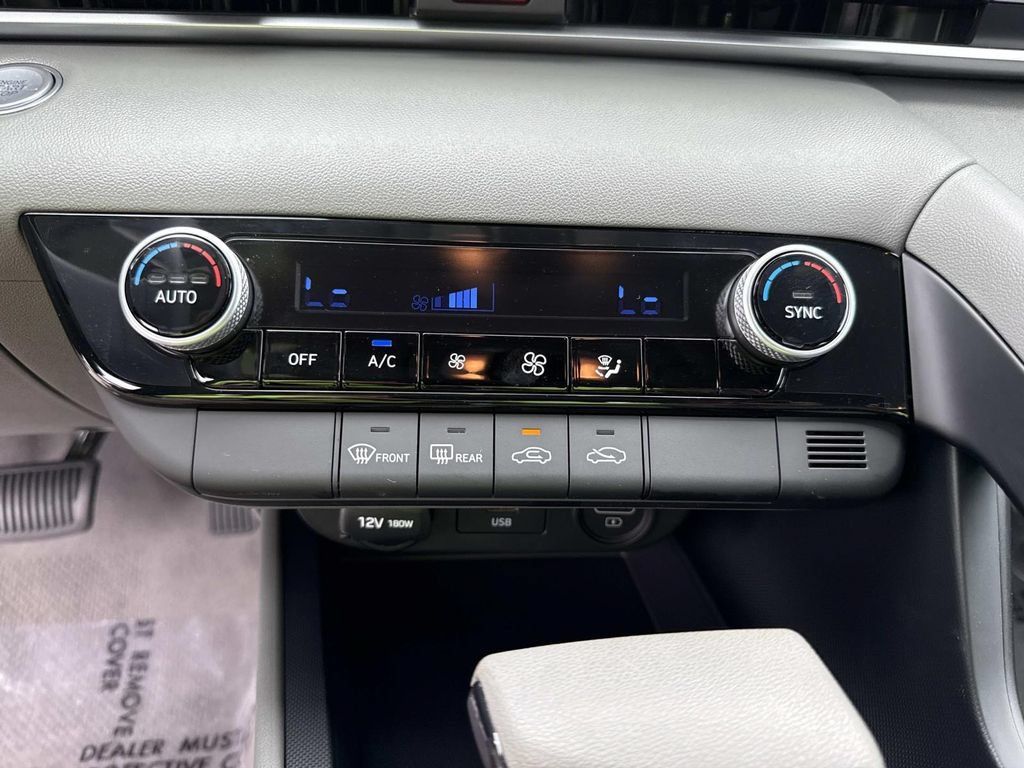 Used 2022 Hyundai Elantra SEL FWD image 28