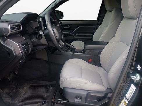 Used 2025 Toyota Tacoma SR5 AWD/4WD image 19