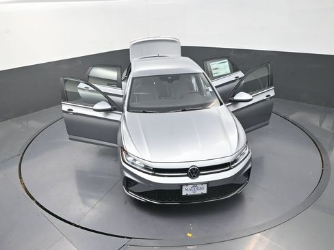 Used 2026 Volkswagen Jetta Sport FWD image 32