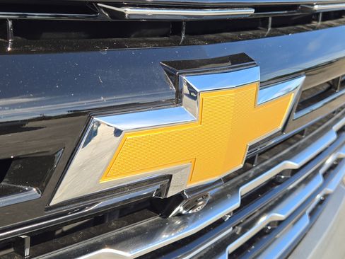 New 2026 Chevrolet Suburban High Country image 19