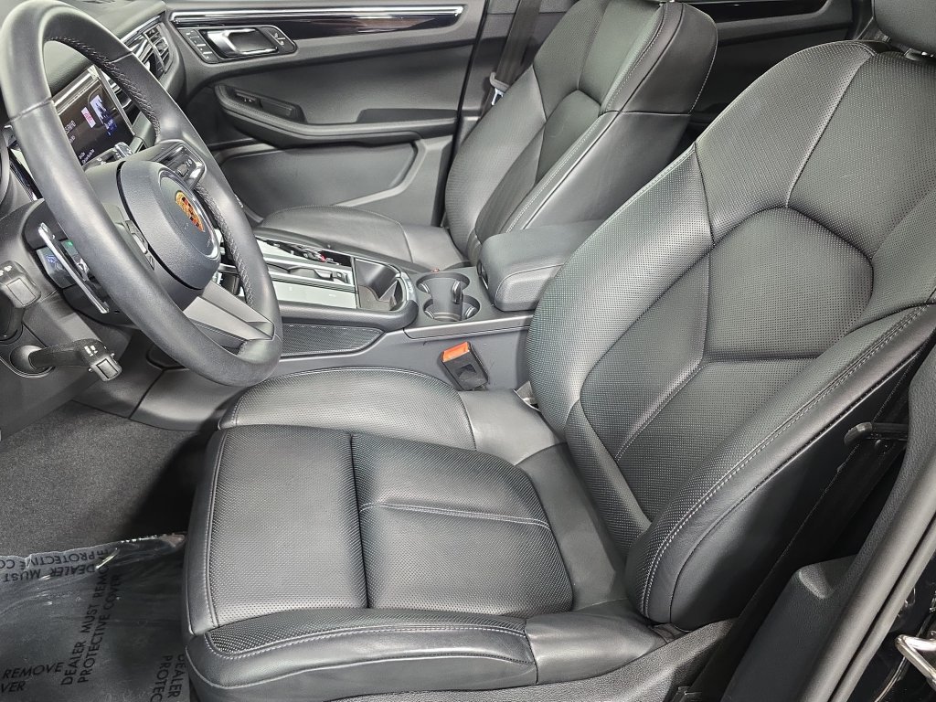 Certified 2026 Porsche Macan AWD/4WD image 5