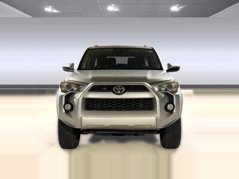 Used 2018 Toyota 4Runner SR5 AWD/4WD image 6