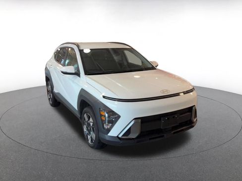 Used 2025 Hyundai Kona SEL image 3
