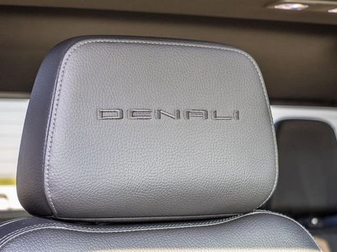 Used 2022 GMC Sierra 2500 Denali w/ Technology Package image 14