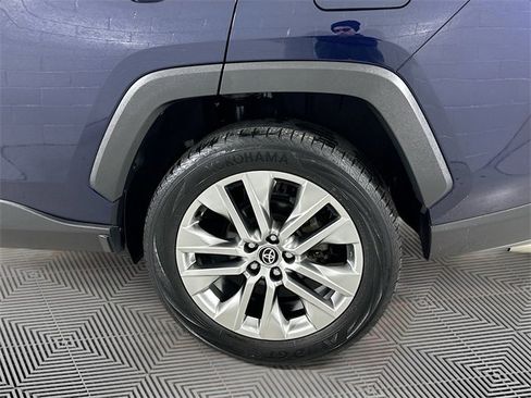 Used 2021 Toyota RAV4 XLE Premium image 29