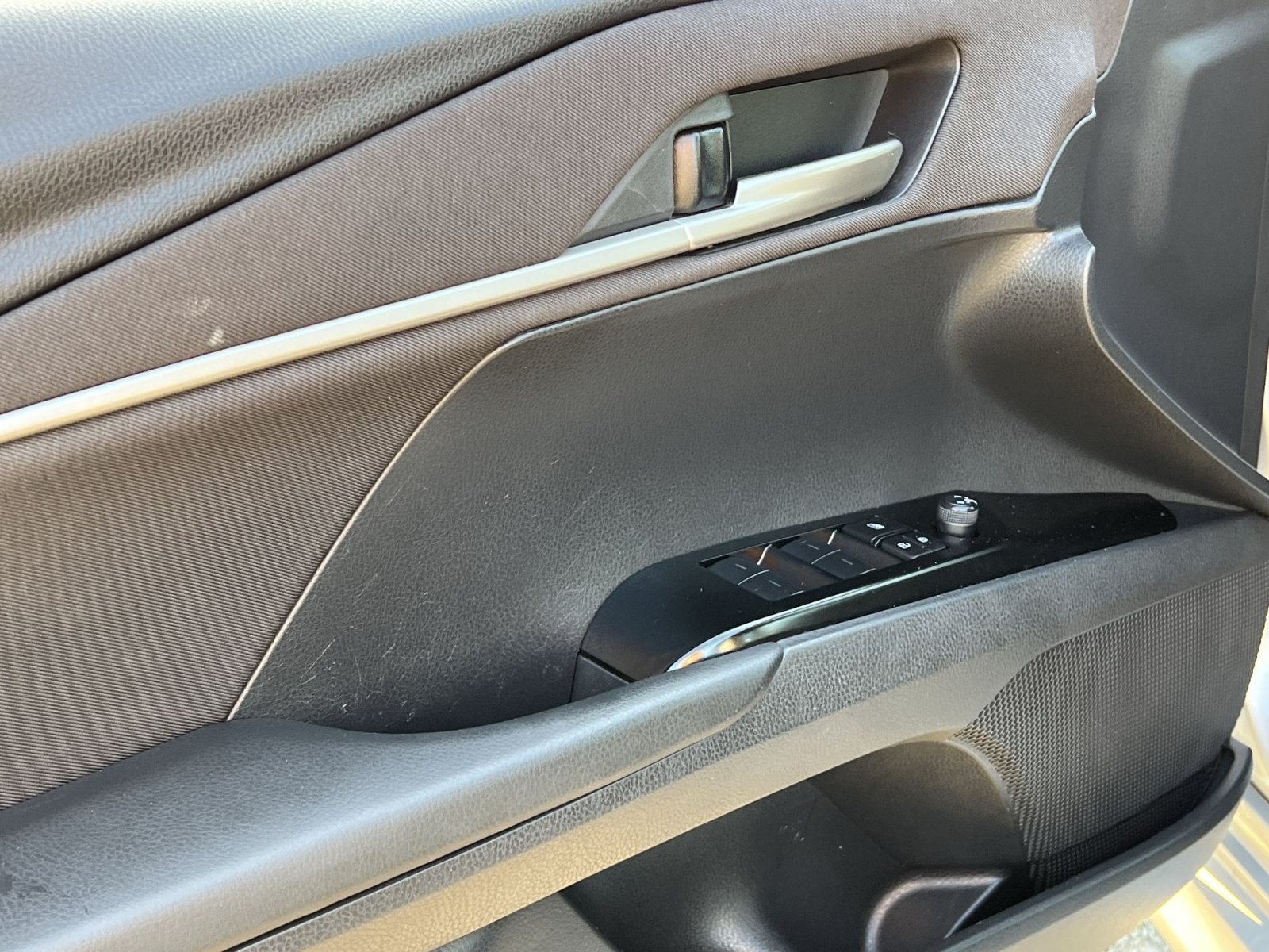 Used 2025 Toyota Camry LE FWD image 15