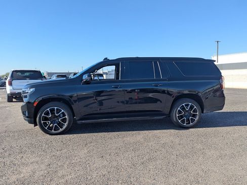 Used 2024 Chevrolet Suburban RST w/ Luxury Package image 2