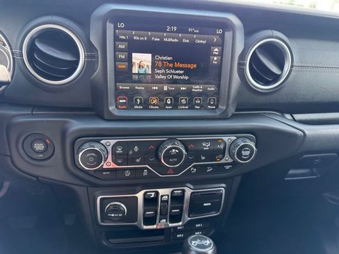 Used 2018 Jeep Wrangler Unlimited Sahara w/ Dual Top Group AWD/4WD image 11