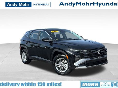 Used 2025 Hyundai Tucson SE image 1