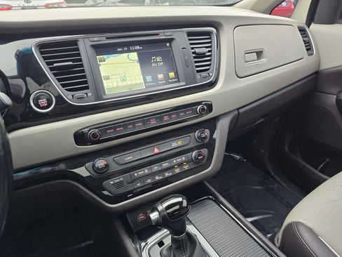 Used 2015 Kia Sedona SX Limited image 29