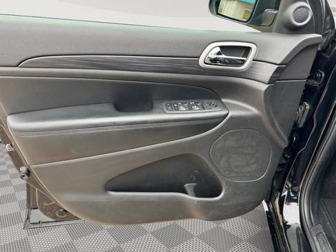 Used 2020 Jeep Grand Cherokee Altitude AWD/4WD image 10