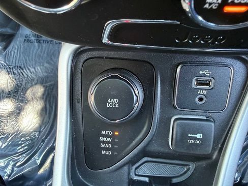 Used 2018 Jeep Compass Sport AWD/4WD image 56