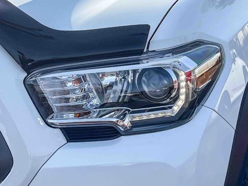 Used 2022 Toyota Tacoma TRD Off-Road image 7