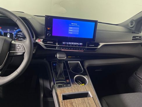 Used 2026 Toyota Sienna Platinum image 15