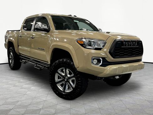 Used 2017 Toyota Tacoma Limited w/ Tow Package AWD/4WD image 3