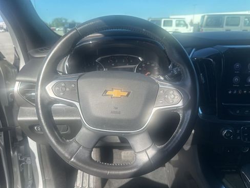 Used 2022 Chevrolet Traverse LT image 17