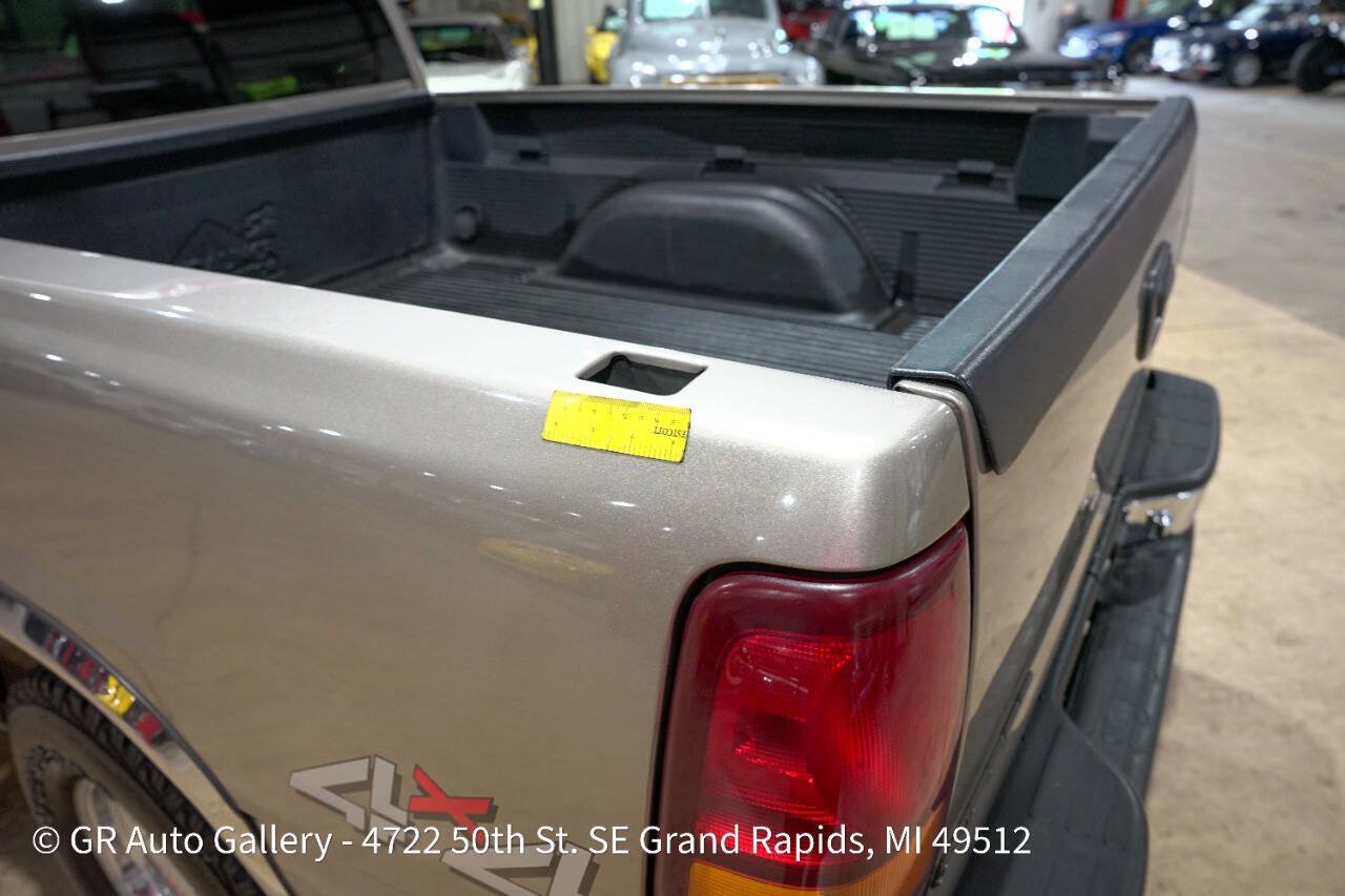 Used 2001 GMC Sierra 1500 4x4 Extended Cab w/ SLT Marketing Option Pkg image 31