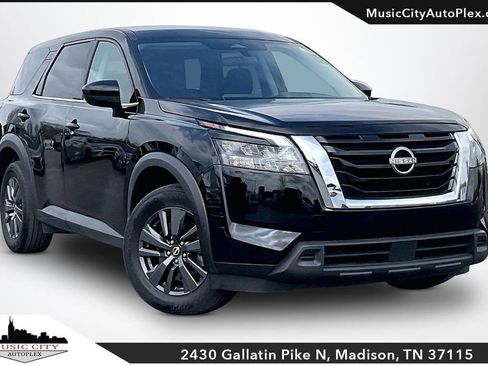 Used 2023 Nissan Pathfinder S image 1